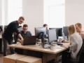 El 92% de las empresas ya utiliza inteligencia artificial, pero una de cada tres sigue sin ver resultados concretos en sus equipos